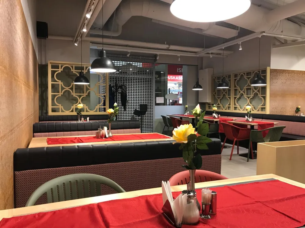 Hõbe Taldrik — saal